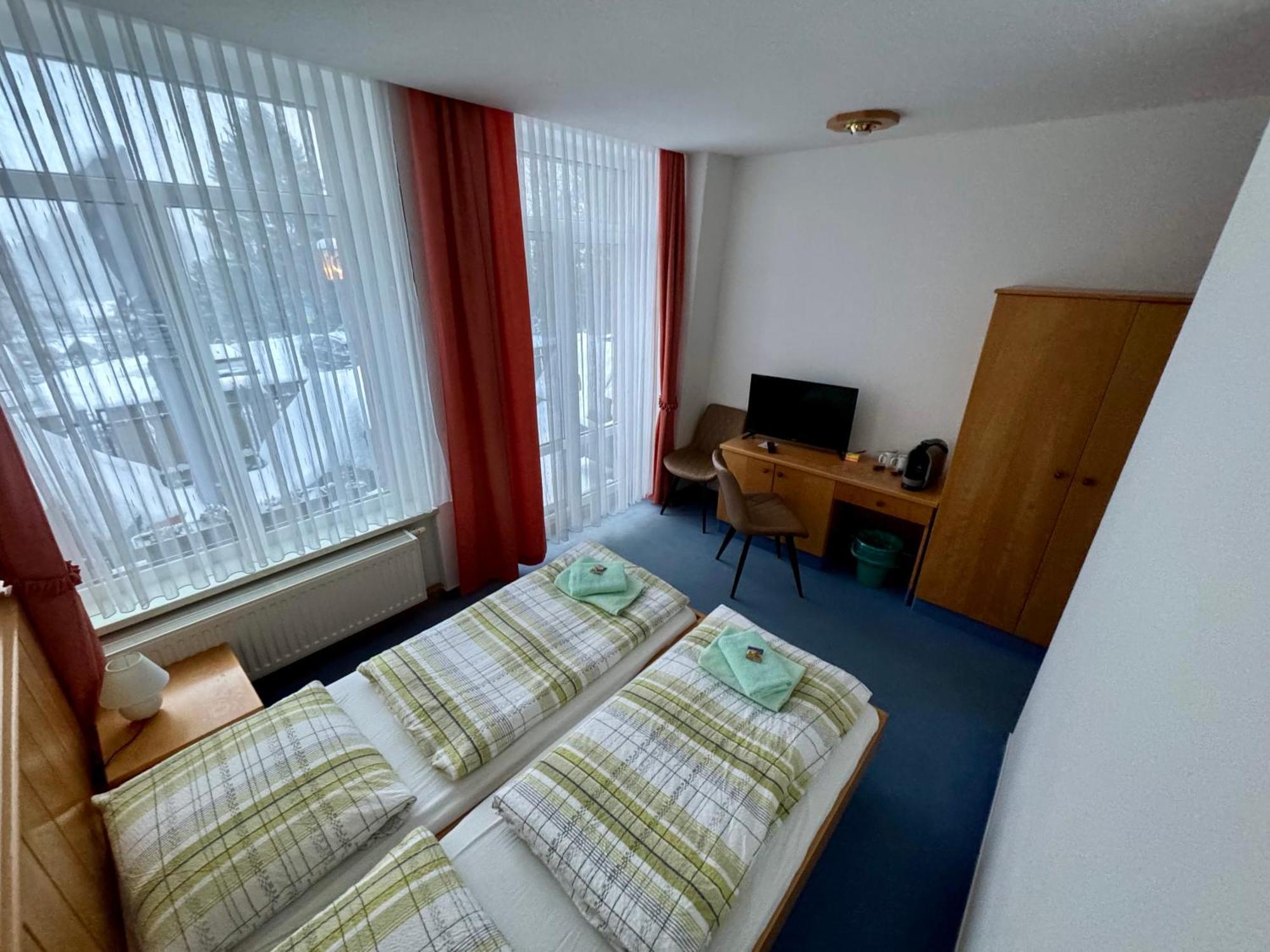 Pension Und Berggasthaus Kapellenstein Geyer Buitenkant foto